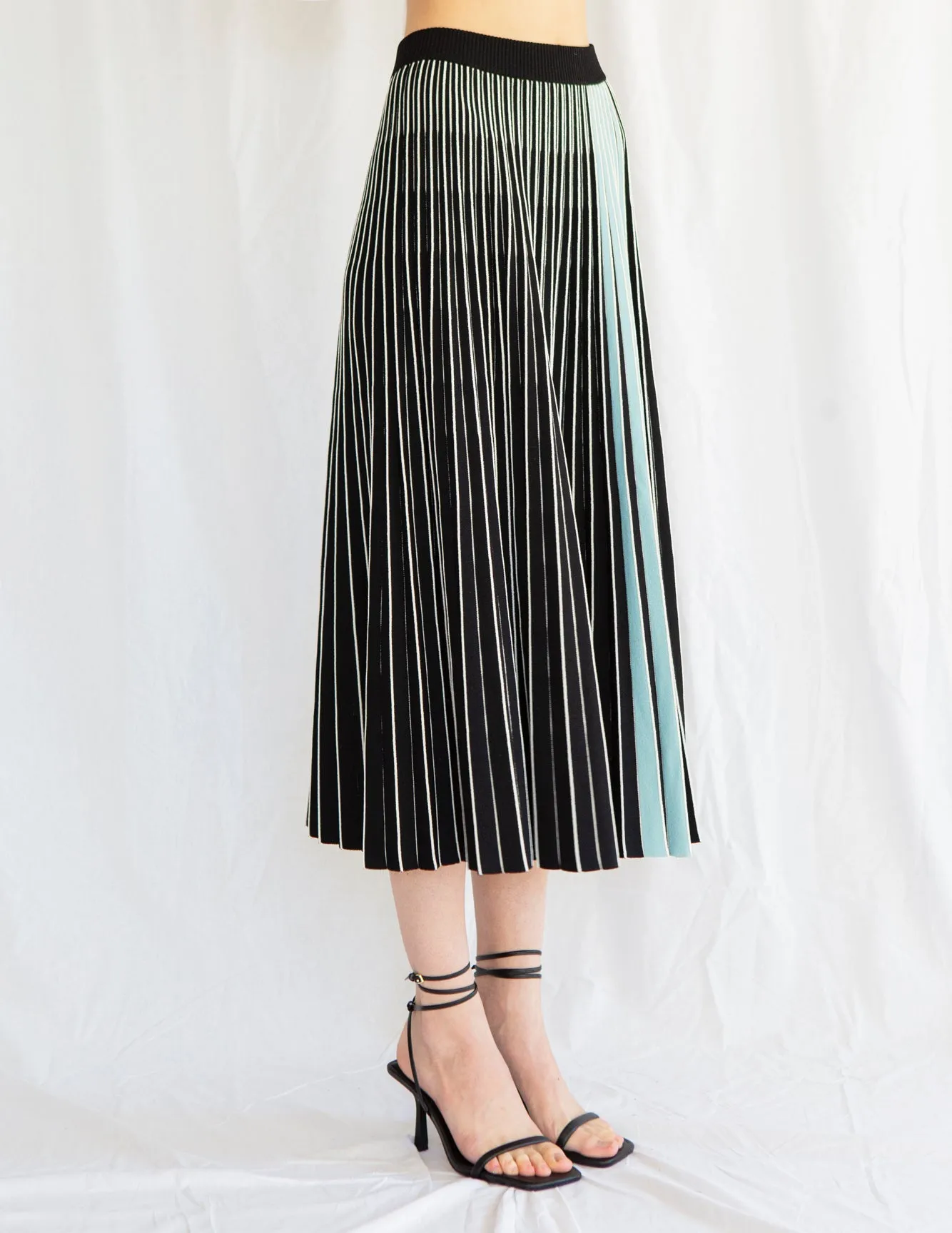 3D Knit Pleated Skirt Black