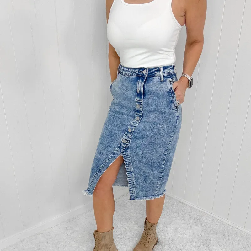 Sure! Here’s an optimized title for the product:

Blakeley Courtney Stylish Denim Skirt with Button and Slit Detail

This title includes modifiers to enhance clarity and appeal while highlighting key features of the product.