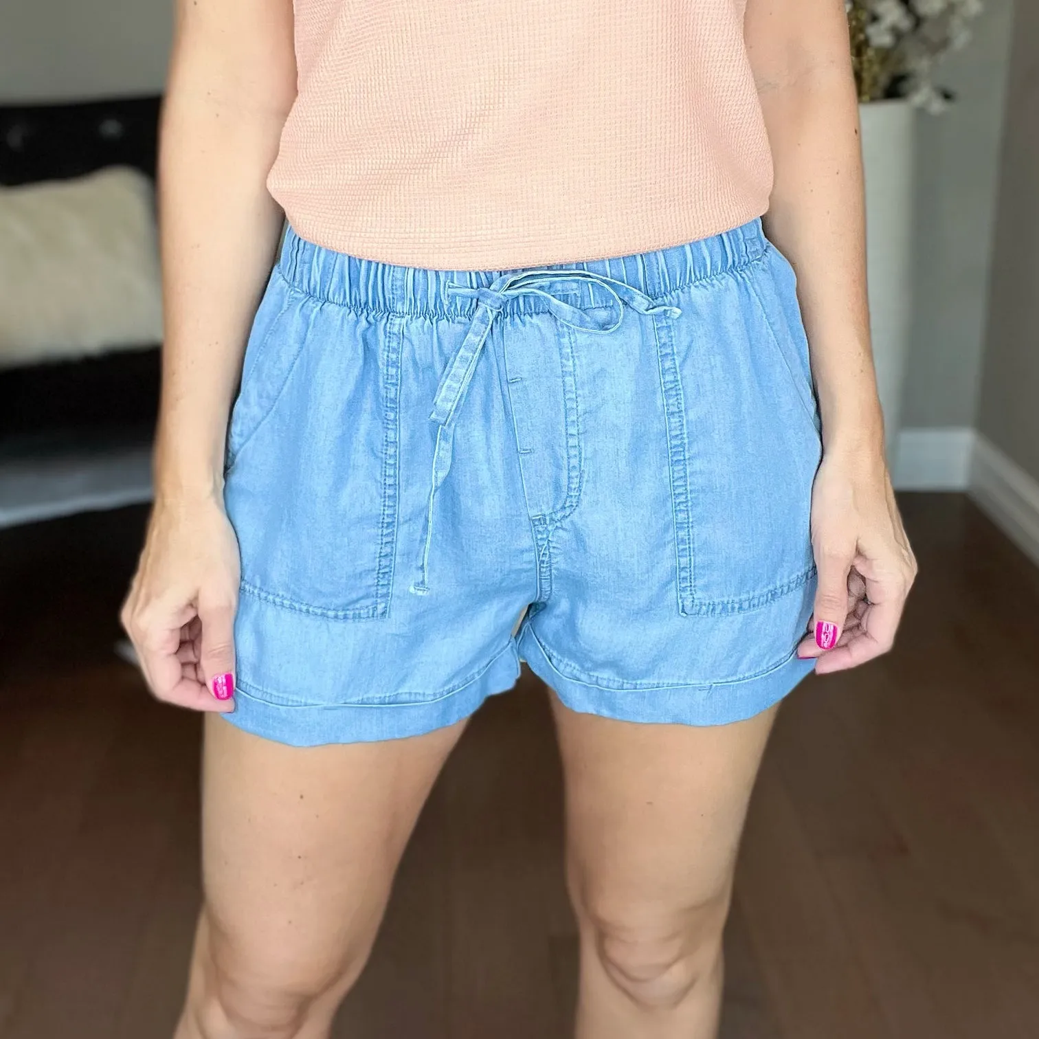 BLUE WOVEN SOLID DRAWSTRING SHORTS